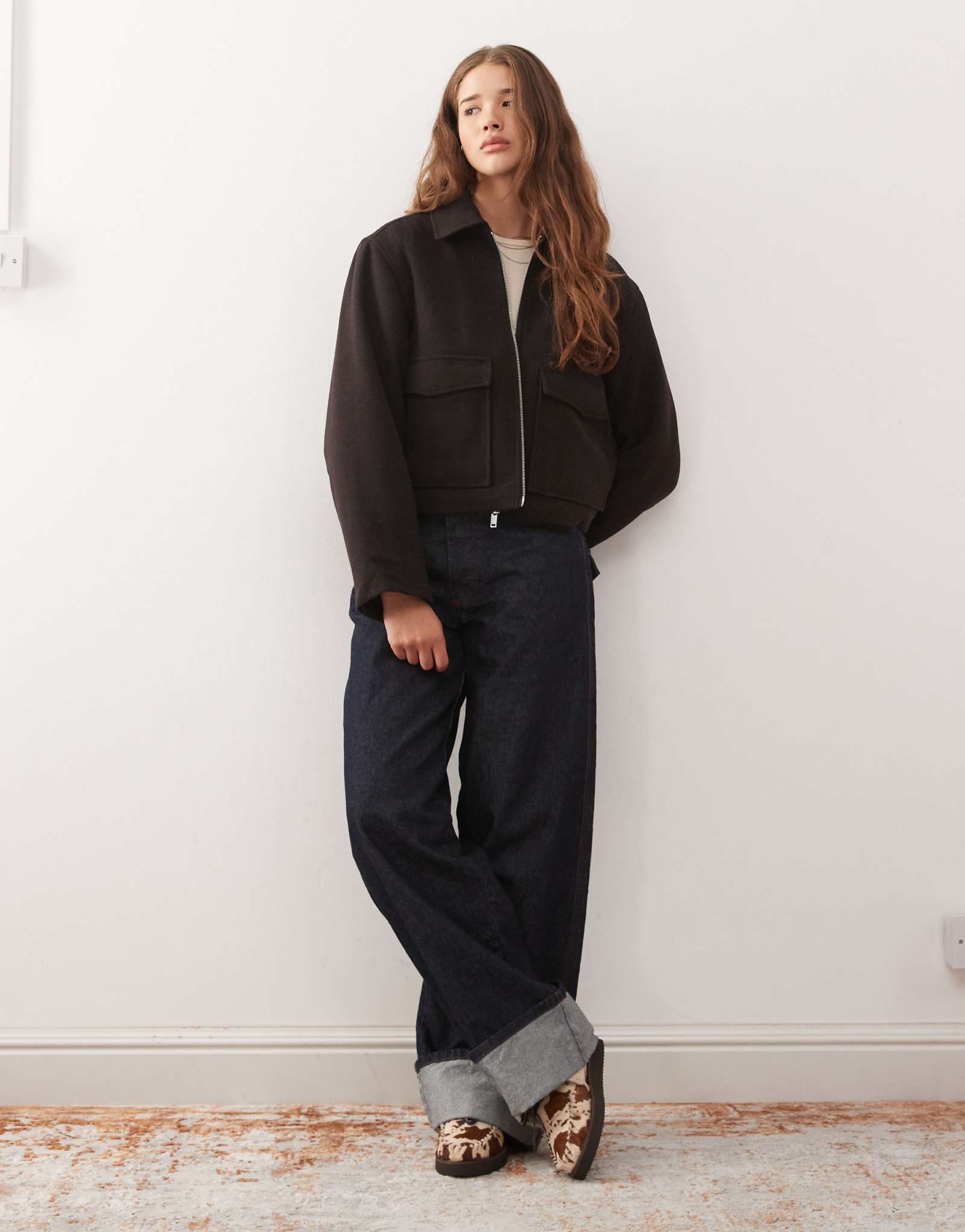 Шерстяной жакет Monki с коротким воротником шоколадно-коричневого цвета  