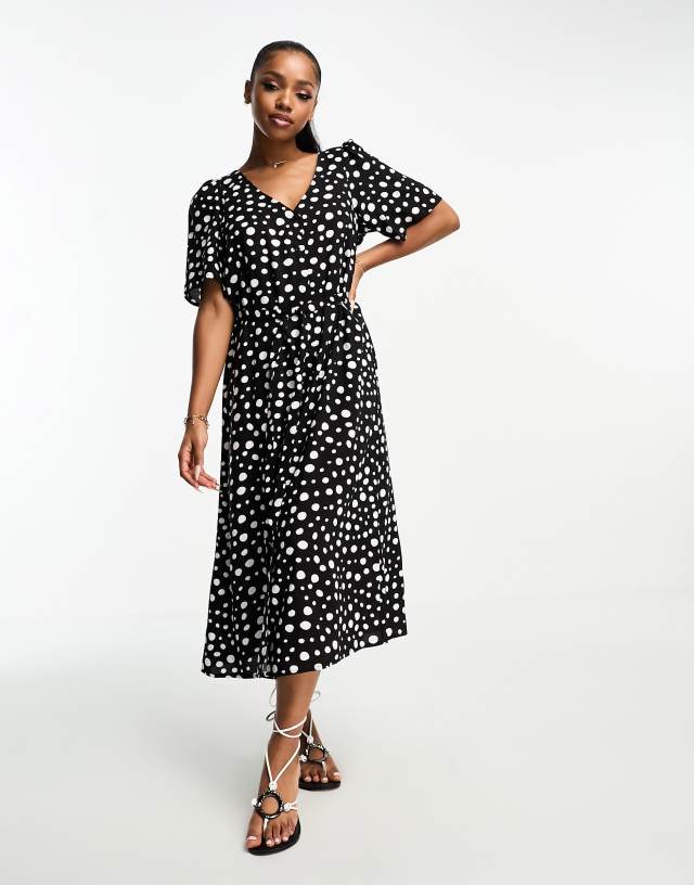 Monki - wrap midi dress in black and white spots