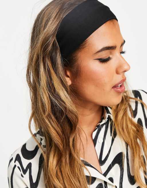 https://images.asos-media.com/products/monki-y2k-thick-stretchy-headband-in-black/203422156-1-black?$n_640w$&wid=513&fit=constrain