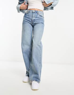 Monki - Yoko - Jeans in Mittelblau mit weitem Bein