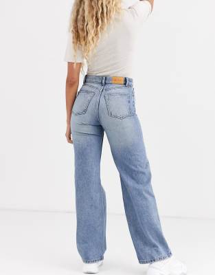 Monki - Yoko - Jeans met wijde pijpen van biologisch katoen in midblauw |  ASOS