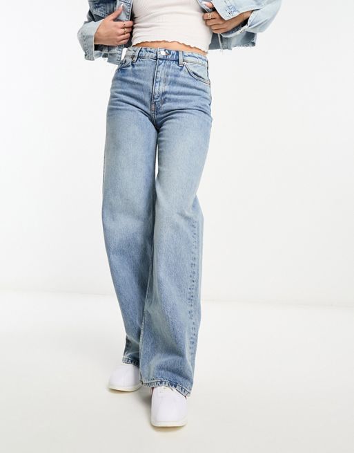 Monki – Yoko – Mellanblå jeans med vida ben