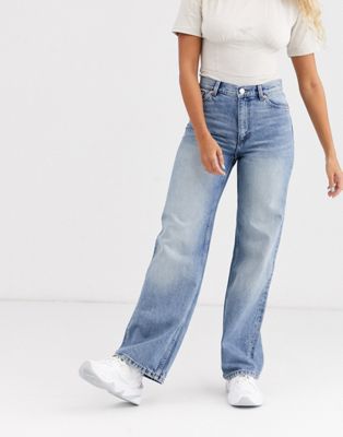 Monki Yoko wide leg jeans in mid blue | ASOS