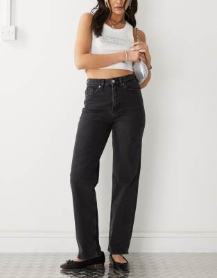 Monki - Zami - Jeans in Schwarz mit geradem Schnitt und hohem Bund