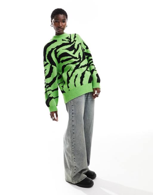 Monki – Zielony dzianinowy sweter w żakardowy abstrakcyjny wzór
