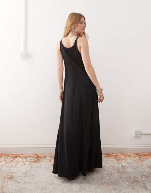 Monki – Zwiewna czarna sukienka maxi na ramiączkach, 4 z 4