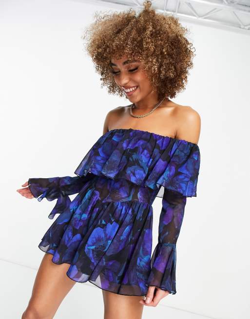 Mono corto azul acampanado con estampado floral, escote Bardot y acabado vaporoso de chifón de ASOS DESIGN