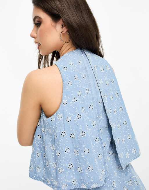Mono corto azul con diseño de capas bordadas de denim de River Island Petite, 2 de 4