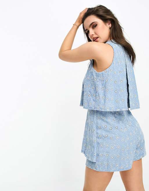 Mono corto azul con diseño de capas bordadas de denim de River Island Petite, 4 de 4
