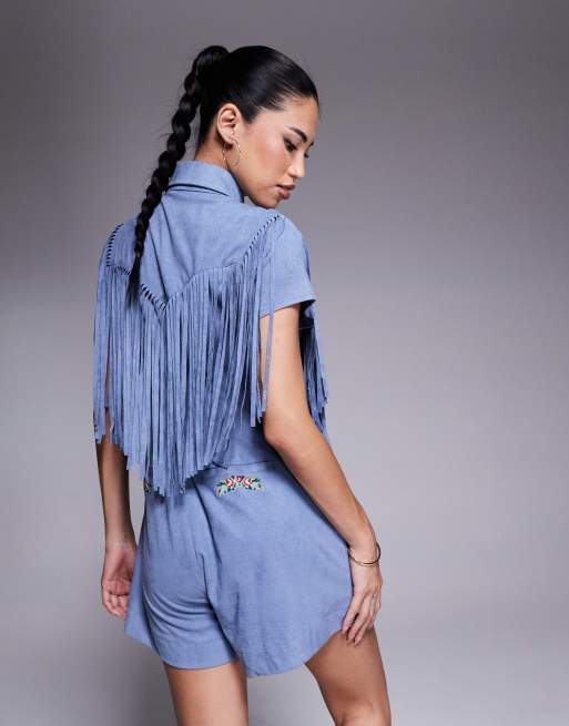 Mono corto azul empolvado con diseño bordado y detalle de flecos de antelina de ASOS DESIGN