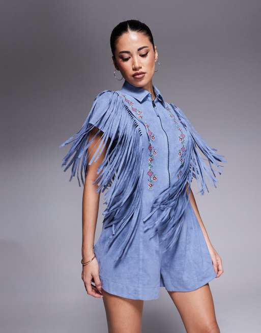Mono corto azul empolvado con diseño bordado y detalle de flecos de antelina de ASOS DESIGN