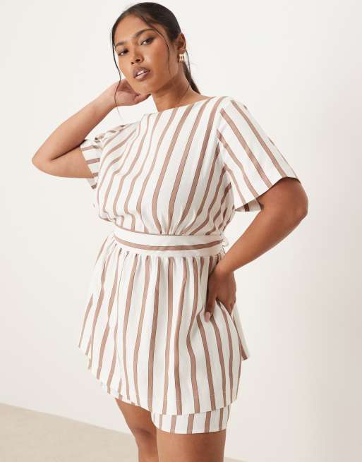 Mono corto beis a rayas con diseño doble y lazada en la espalda de ASOS DESIGN Curve, 3 de 4