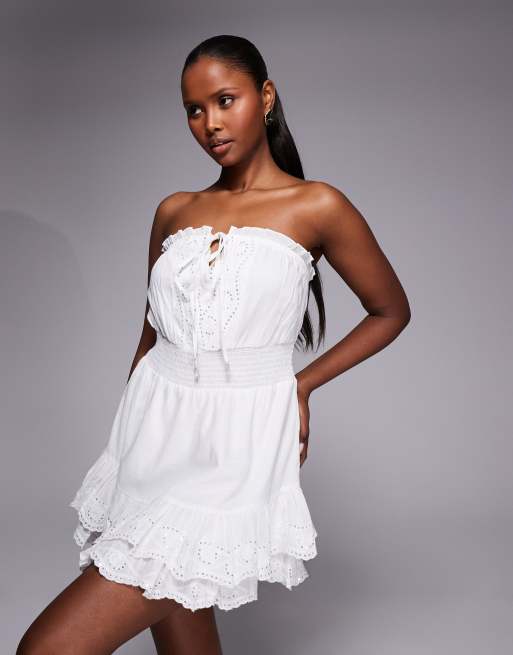Mono corto blanco con volantes y bordados de River Island , 3 de 4