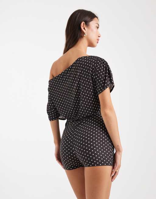 Mono corto con escote Bardot y estampado de lunares de Miss Selfridge, 3 de 4