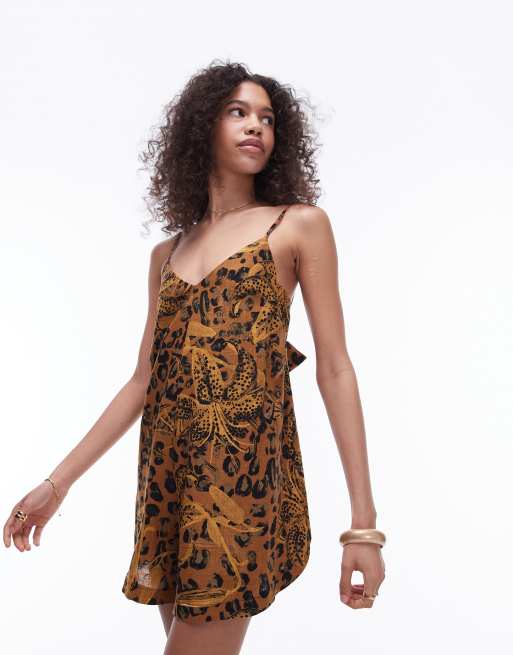 Mono corto marrón con estampado de leopardo y lazada en la espalda de Topshop