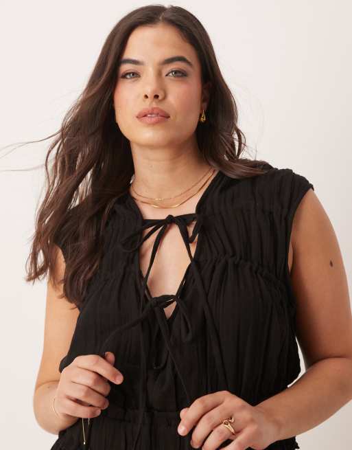Mono corto negro con pecho fruncido de tejido doble de ASOS DESIGN Curve, 3 de 4