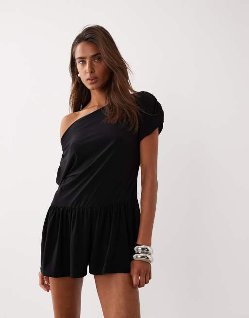 Mono corto negro de corte acampanado con escote Bardot de Miss Selfridge, 3 de 4