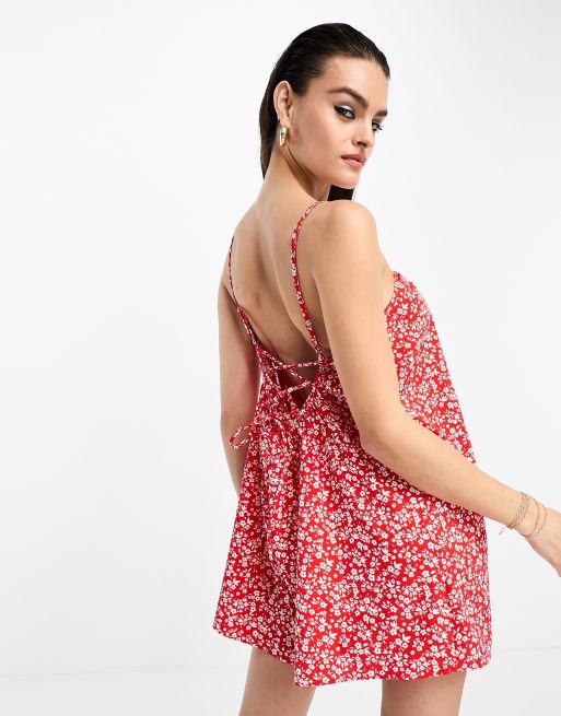 Mono corto rojo de tirantes de corte amplio con estampado floral y lazada en la espalda de Glamorous, 2 de 4