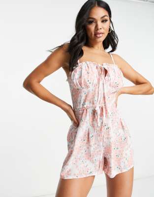 Mono corto rosa de tirantes con estampado floral de Parisian