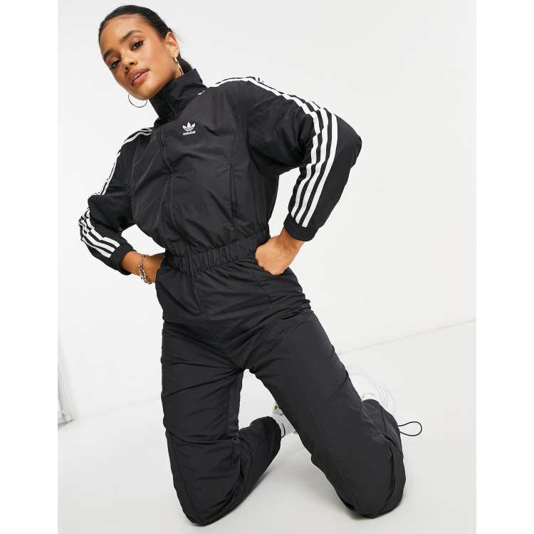 Mono estilo worker negro con logo de tres rayas adicolor de adidas