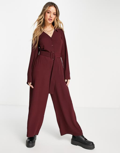 Mono largo color berenjena oscuro con cinturón y solapas de estilo años 70 de crepé texturizado de ASOS DESIGN