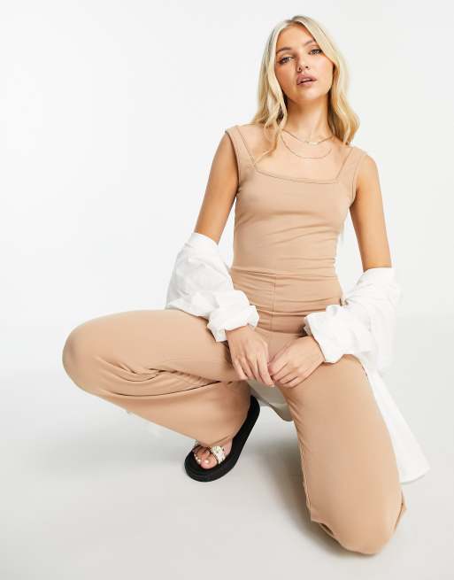 Mono largo color camel de estilo casual con escote cuadrado de Miss Selfridge, 4 de 4
