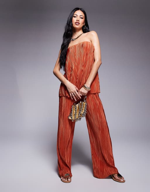 Mono largo color óxido plisado con escote palabra de honor y detalle superpuesto de ASOS DESIGN