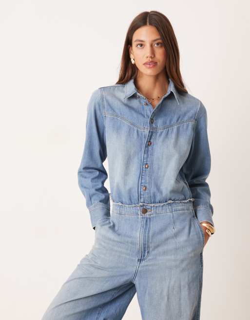Mono largo de pernera ancha y estilo wéstern con lavado azul claro y bordes sin rematar de Wrangler, 3 de 4