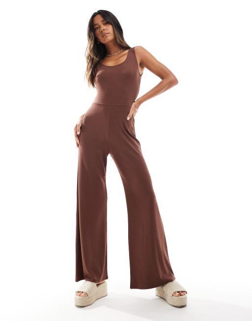 Mono largo marrón chocolate con cuello ancho de Miss Selfridge