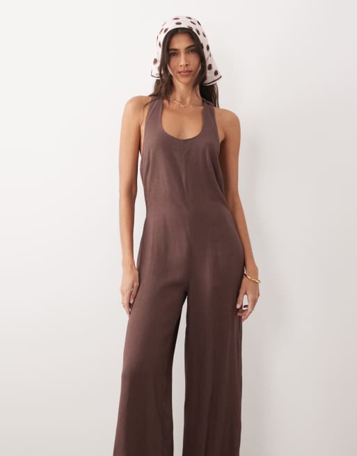 Mono largo marrón chocolate de pernera ancha con detalle retorcido en la espalda de ASOS DESIGN, 2 de 4