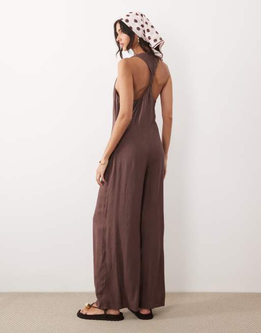 Mono largo marrón chocolate de pernera ancha con detalle retorcido en la espalda de ASOS DESIGN, 4 de 4