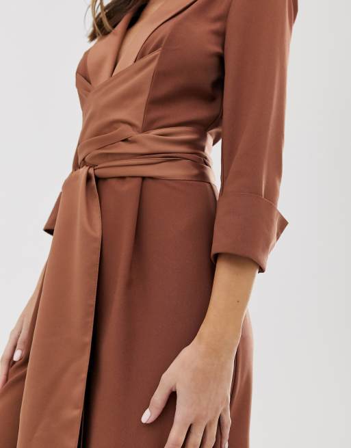 Mono marrón esmoquin con pernera ancha y diseño escotado de DESIGN | ASOS