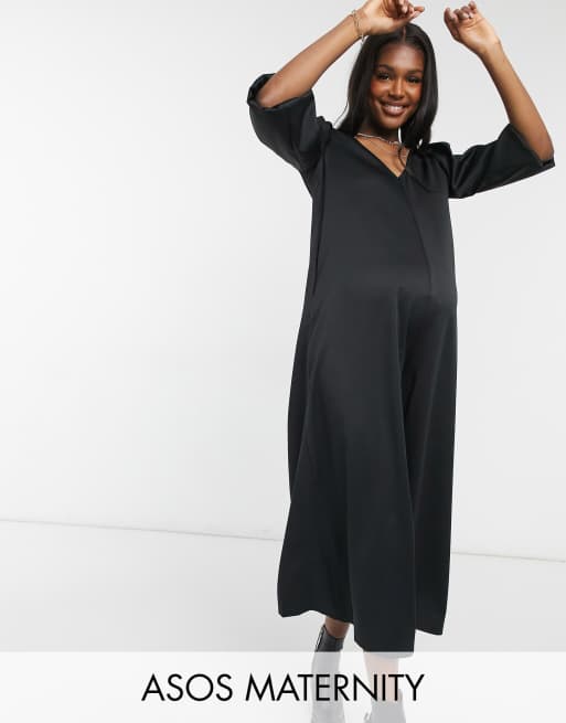 Mono largo negro de diseño minimalista con cuello de pico y mangas abullonadas de satén de ASOS DESIGN Maternity