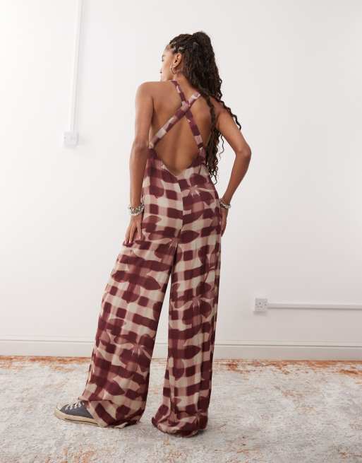 Mono largo rojo de tirantes con estampado de cuadros y flores y espalda al aire de Reclaimed Vintage