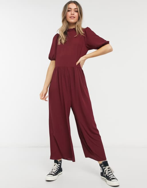 Mono largo rojo oscuro de corte amplio con volantes en el cuello de ASOS DESIGN