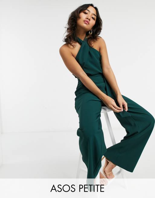 vencimiento Fatídico vistazo Mono largo verde bosque de pernera ancha con cinturón y cuello halter  cruzado de crepé de ASOS DESIGN Petite | ASOS