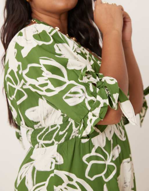Mono largo verde con cintura fruncida y estampado floral de ASOS DESIGN Curve , 3 de 4