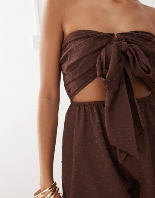 Mono playero corto marrón chocolate con lazada delantera de chifón de Miss Selfridge