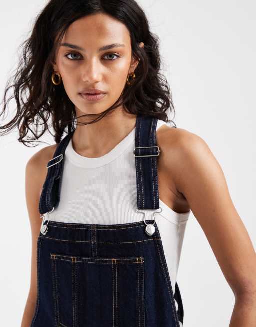 Mono vaquero corto estilo peto con lavado enjuagado de ASOS DESIGN, 3 de 4