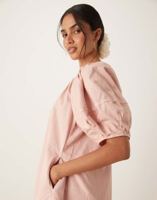 Mono vaquero corto rosa con mangas globo de denim suave de ASOS DESIGN, 4 de 4