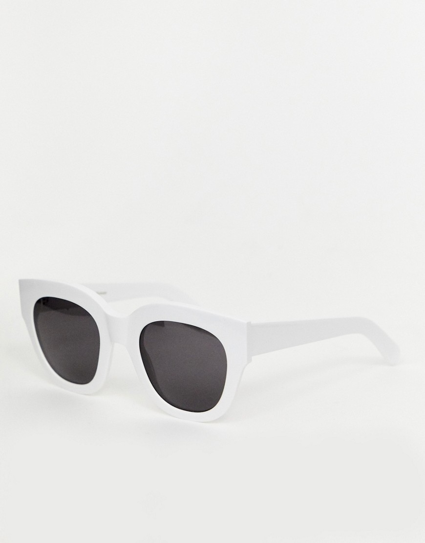 Monokel Eyewear – Cleo – Vita cat eye-solglasögon