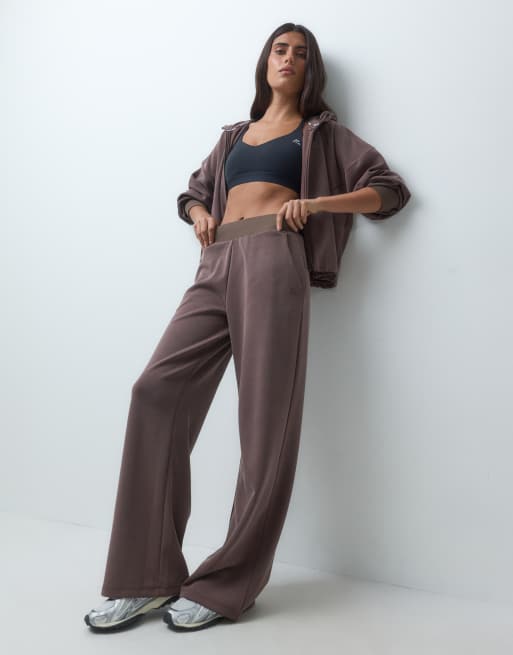 Montirex cloud wide leg fleece trackies in brown, 5 of 5