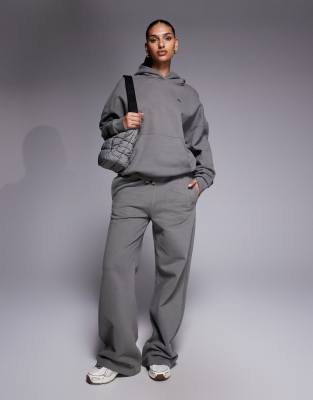 Montirex - Form - Jogginghose in dunklem Olivgrün mit weitem Bein