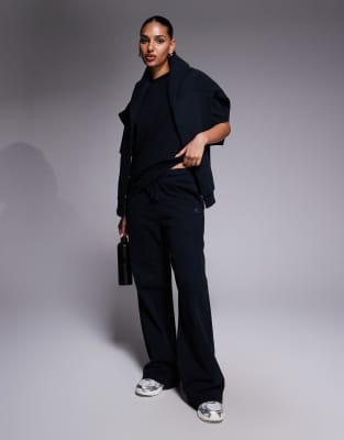 Montirex - Form - Jogginghose in Schwarz mit weitem Bein