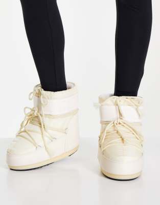 Moon Boot classic low snowboots in beige