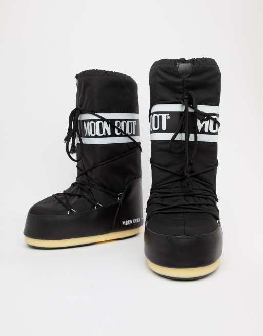 Moon Boot classic snow boots in black | ASOS