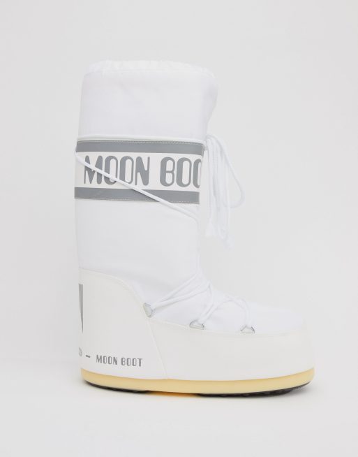 Moon Boot classic snow boots in white