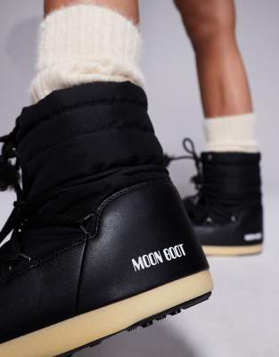 【関税込み】Moon Boot ブラック EVX ブーツ Moon Boot EVX light boots in black | ASOS