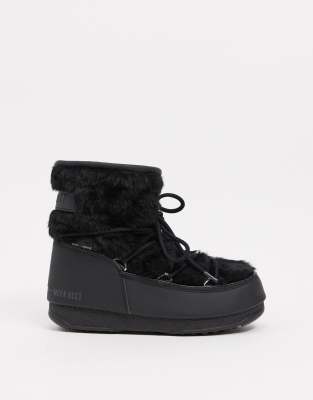 Moon Boot fluffy low snowboots in black | ASOS