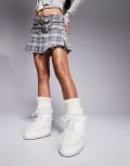 [Moon Boot] Moon Boot Icon low faux fur boots in white 35-38 WHITE